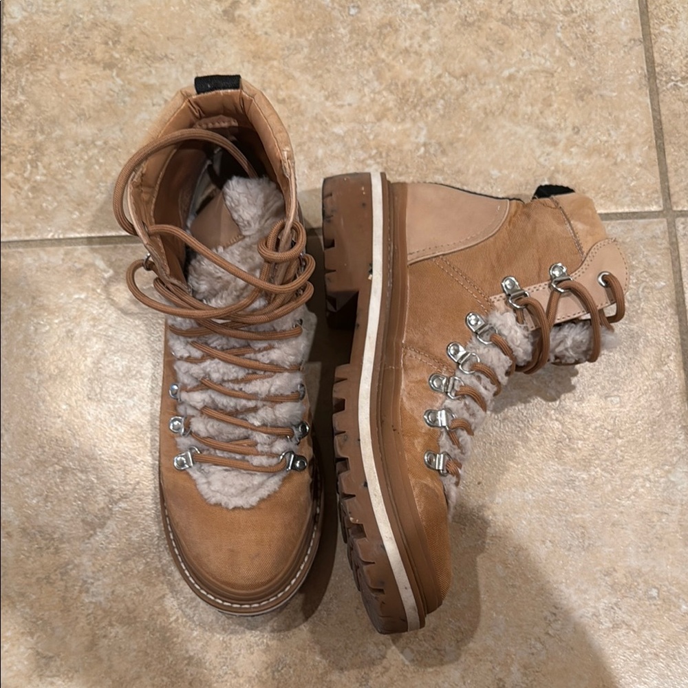Tan Winter Boots with Rugged Sole and Ankle Support